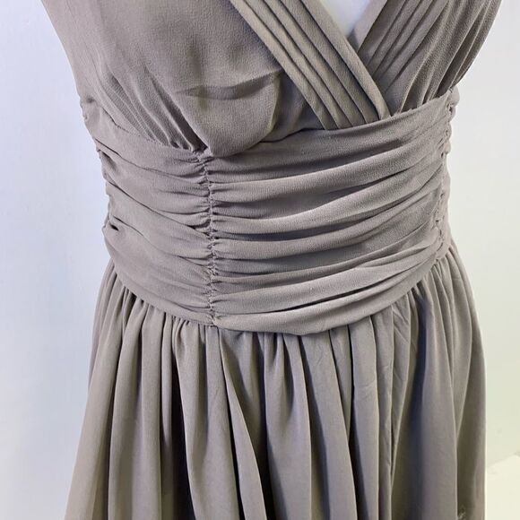 Twelve by Twelve Gray Sleeveless Fit Flare Dress Feathers on Skirt Size M - Picture 5 of 11